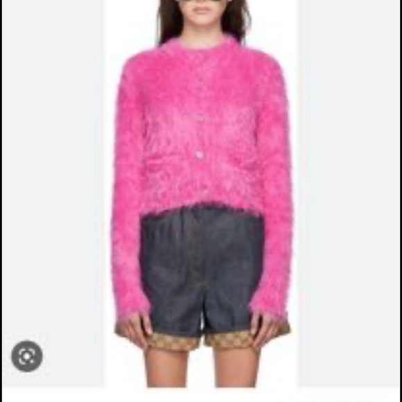 Gucci authentic Pink Shag Knit Cardigan. New. No used. XS - Picture 9 of 10
